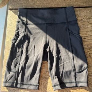 Lululemon Wondertrain Biker Shorts 6 inch